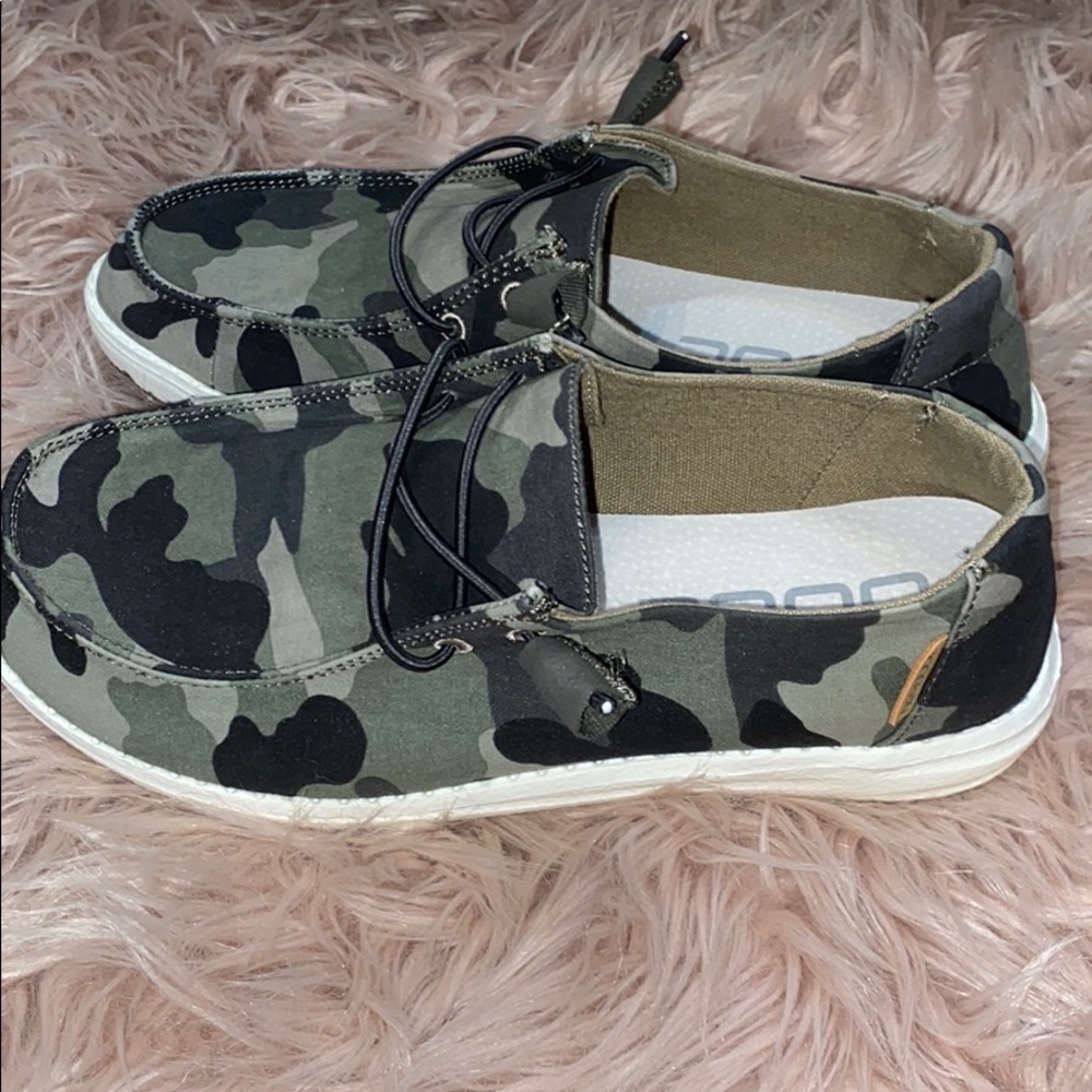 NWOT hey dude camo